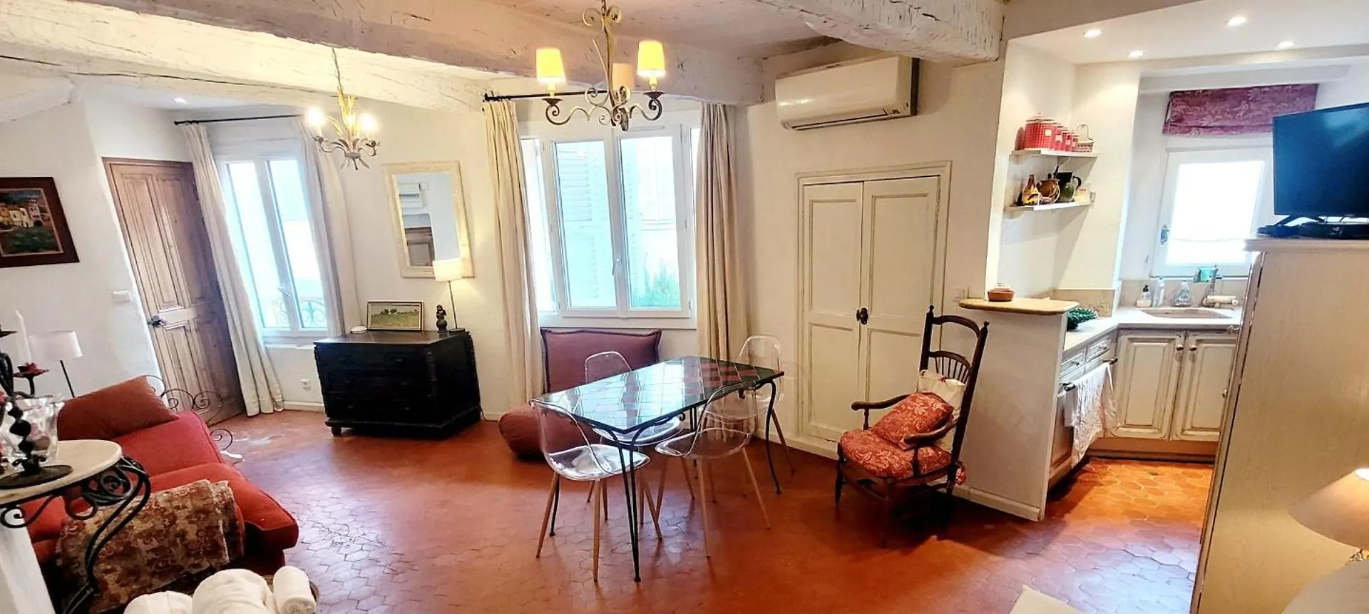 Studio In The Village Centre - コゴラン アパート